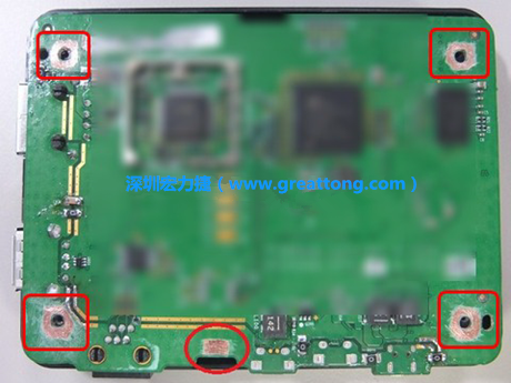 手動去綠漆。使用傳統(tǒng)的刀片去除綠漆后的效果。