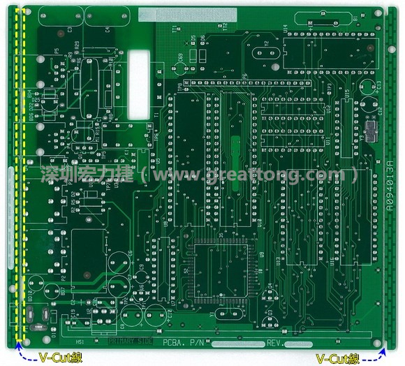 所謂【V-cut】是印刷電路板(PCB)廠商依據(jù)客戶的圖紙要求，事先在PCB的特定位置用轉(zhuǎn)盤刀具切割好的一條條分割線，其目的是為了方便后續(xù)SMT電路板組裝完成后的「分板(De-panel)」之用，因?yàn)槠淝懈詈蟮耐庑涂雌饋?lái)就像個(gè)英文的【V】字型，因此得名。