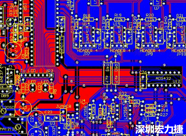 一般產(chǎn)品的PCB設(shè)計(jì)，多數(shù)先決定元件布局，再進(jìn)行線路連接，于元件位置就先改善干擾問(wèn)題，再?gòu)木€路細(xì)節(jié)著手改善產(chǎn)品。