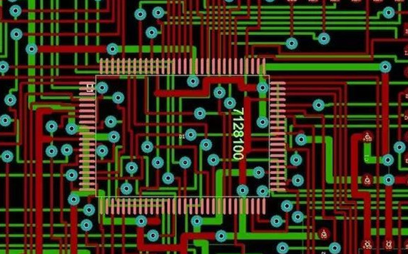 圖1：兩種PCB模型的部分電路。頂圖：傳統(tǒng)設(shè)計(jì)版本。